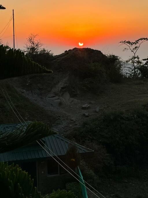 Kasauli Cascade A Cheerfull 4 Bedroom Challet Zewnętrze zdjęcie