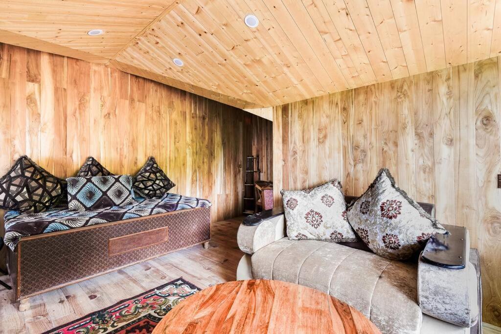 Kasauli Cascade A Cheerfull 4 Bedroom Challet Zewnętrze zdjęcie