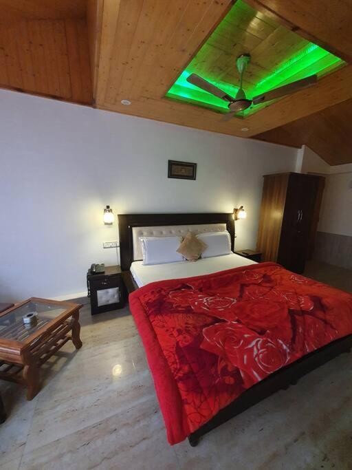 Kasauli Cascade A Cheerfull 4 Bedroom Challet Zewnętrze zdjęcie